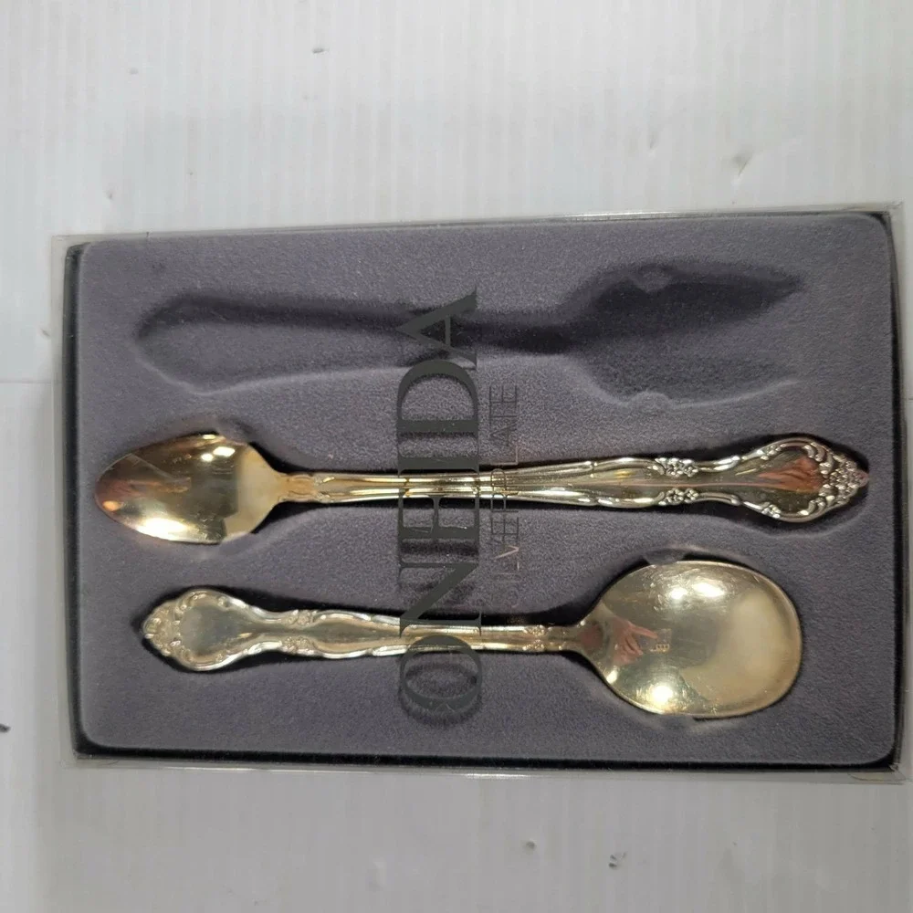 Oneida Affection Silverplate Flatware Set 4pc Spoons Fork Monogram A Vintage USA